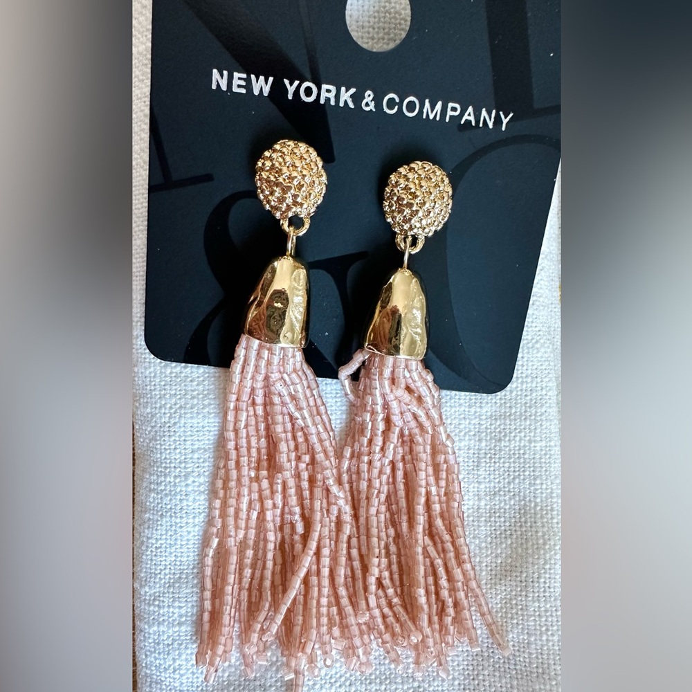 [NEW UNWORN] NEW YORK & COMPANY Seed Bead Tassel Drop Earring, Light Pink